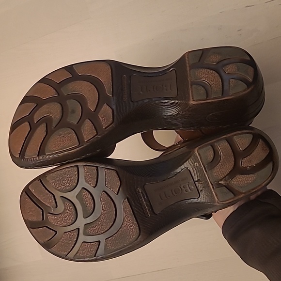 EUC Born Jolina Leather 2in Heeled Clog with Buckle Closure Comes with the Box - Picture 9 of 17